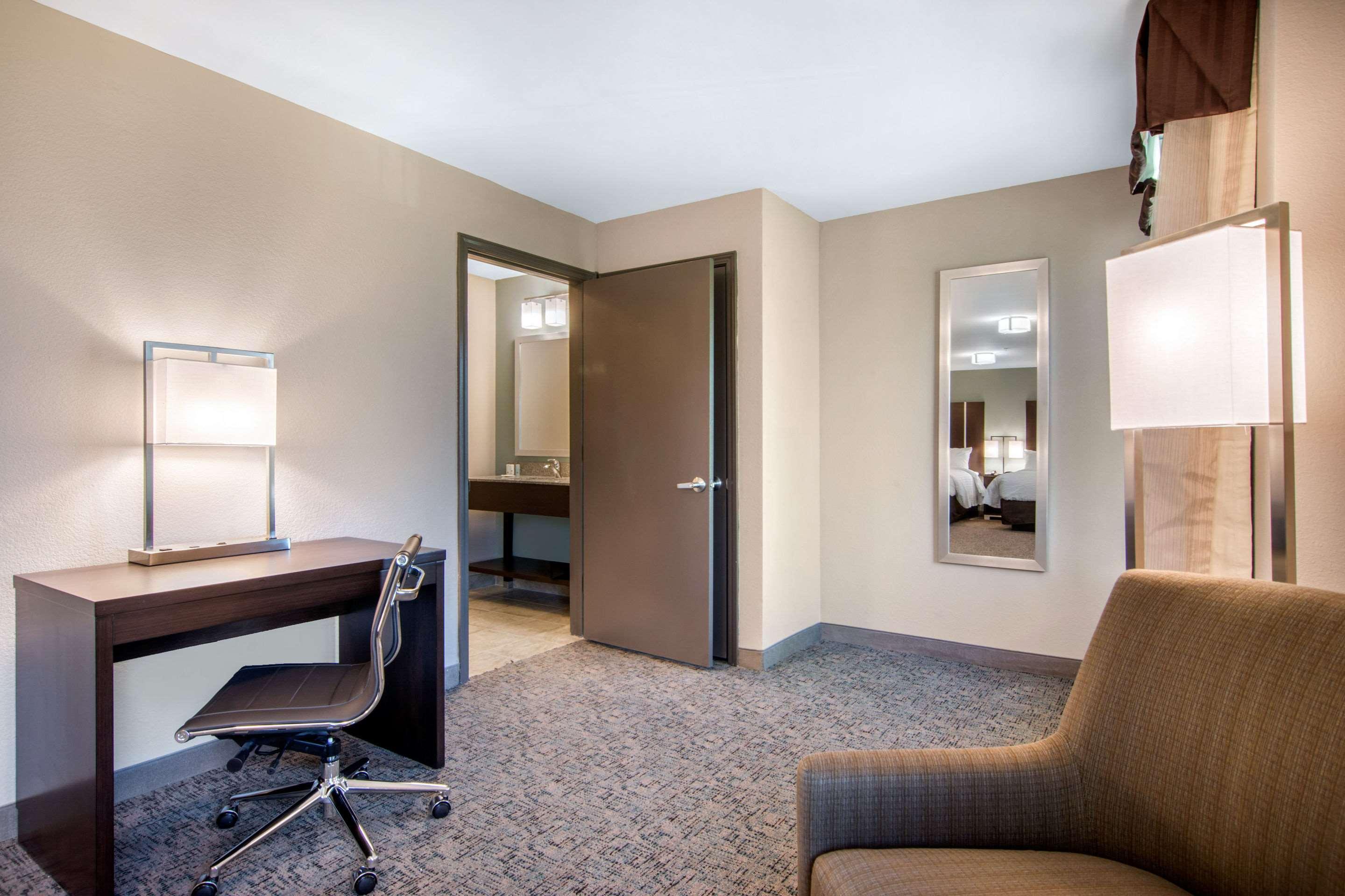 Clarion Inn & Suites Atlanta Downtown Exterior photo