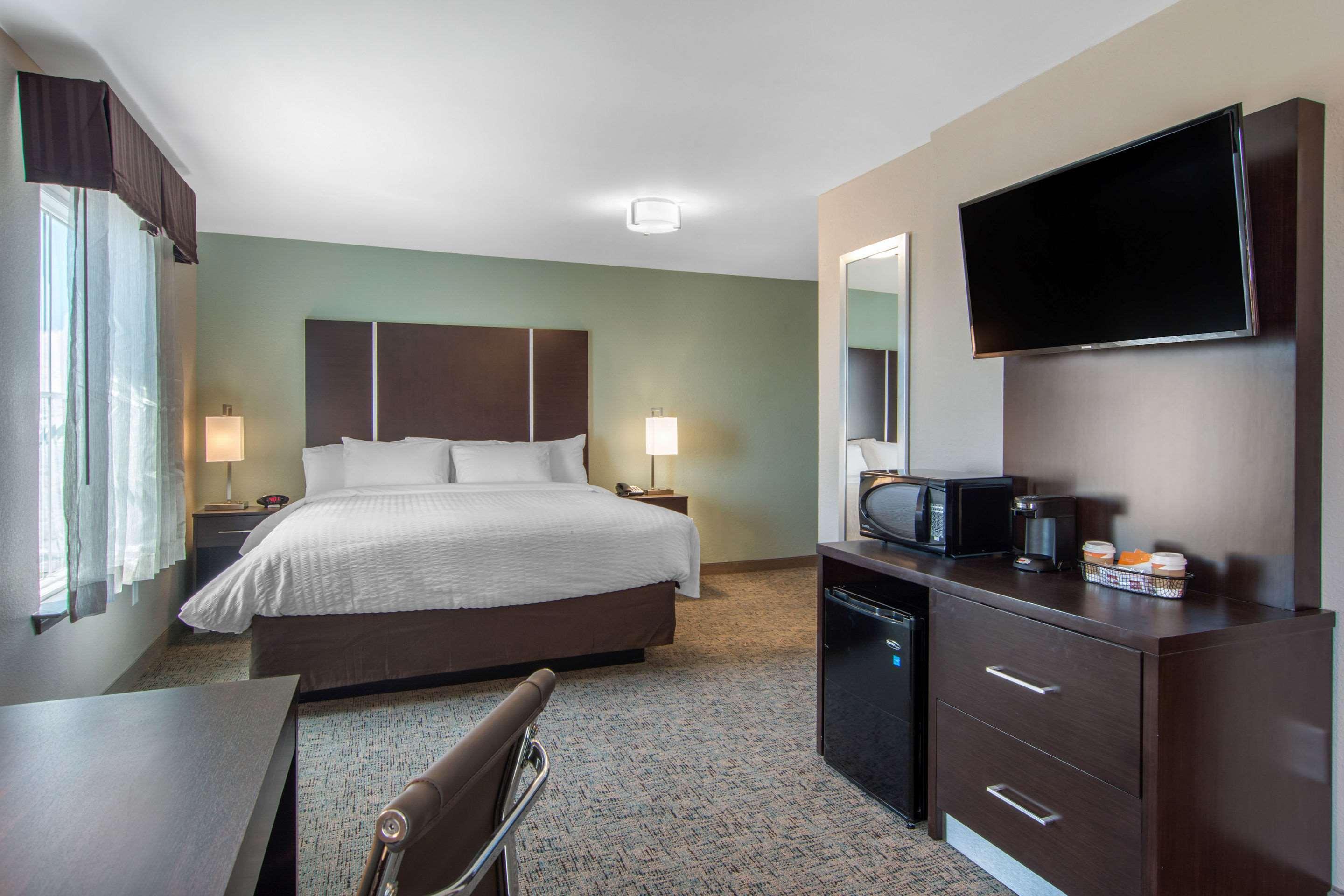Clarion Inn & Suites Atlanta Downtown Exterior photo