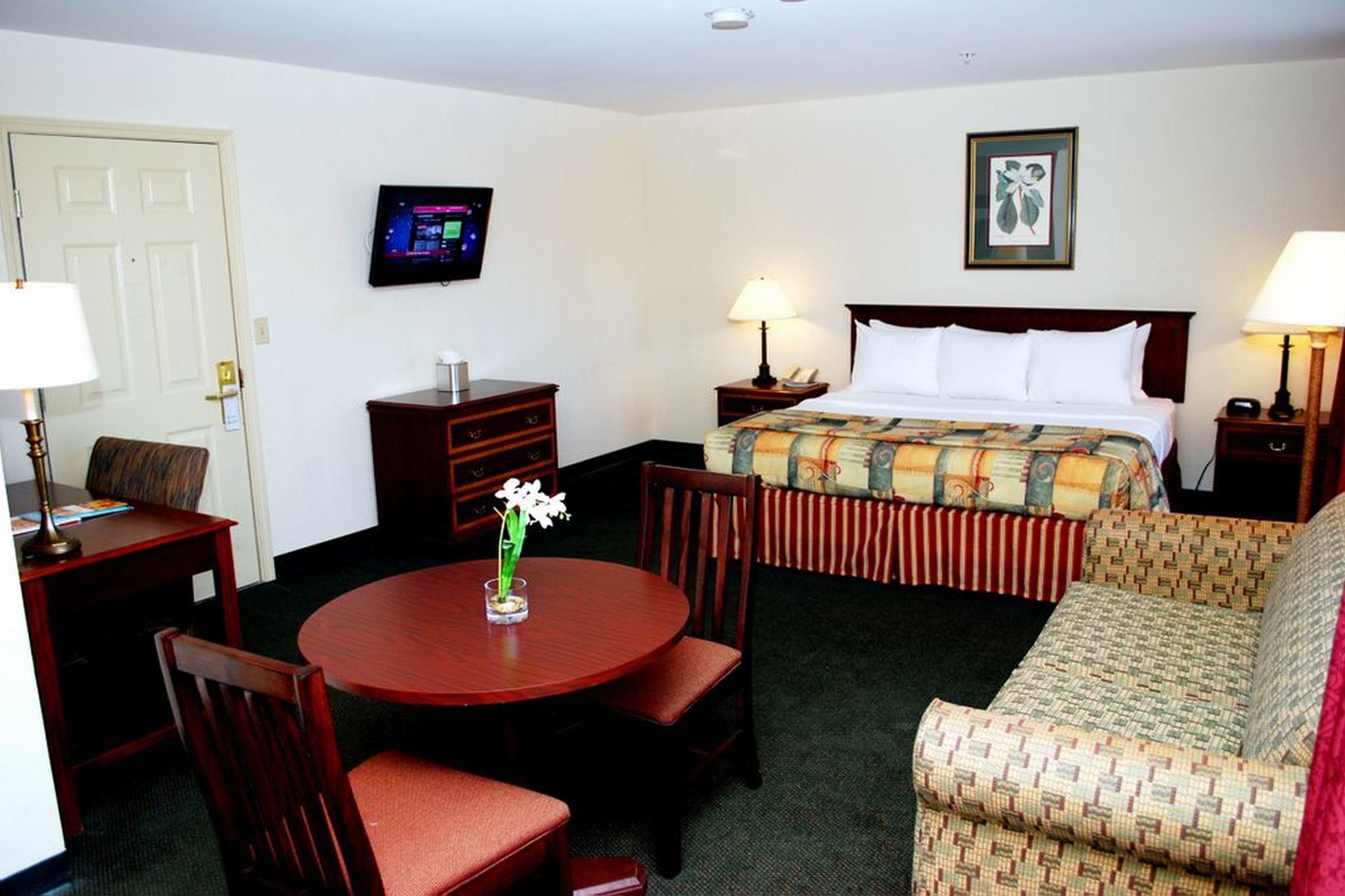 Clarion Inn & Suites Atlanta Downtown Exterior photo