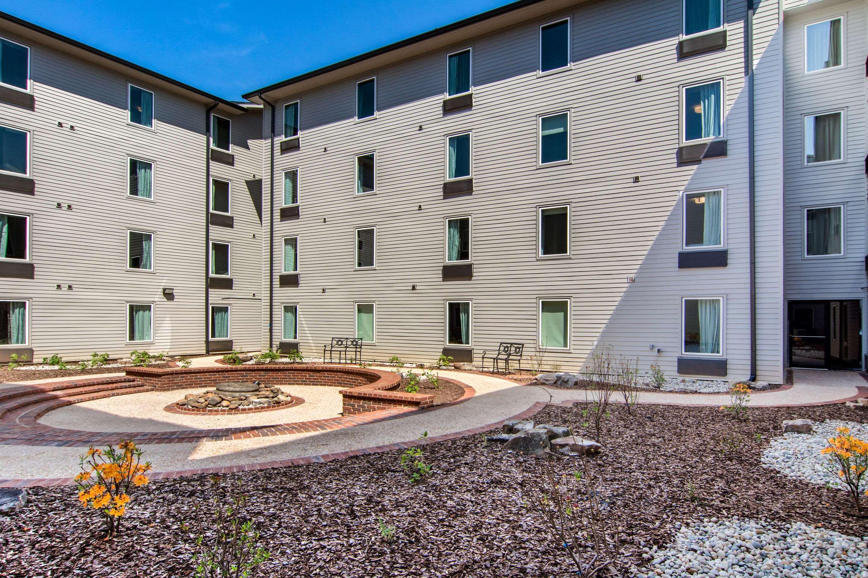 Clarion Inn & Suites Atlanta Downtown Exterior photo