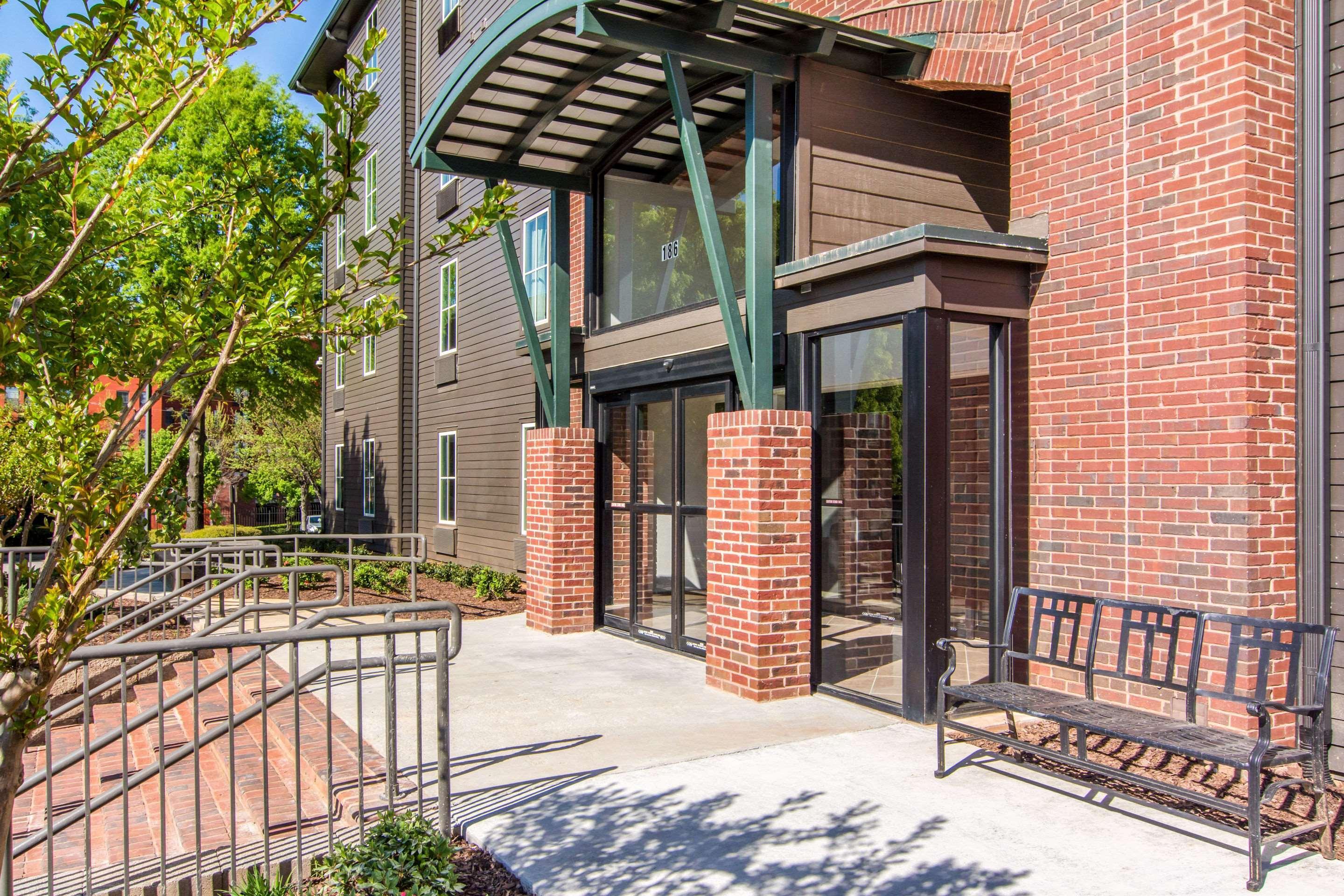Clarion Inn & Suites Atlanta Downtown Exterior photo